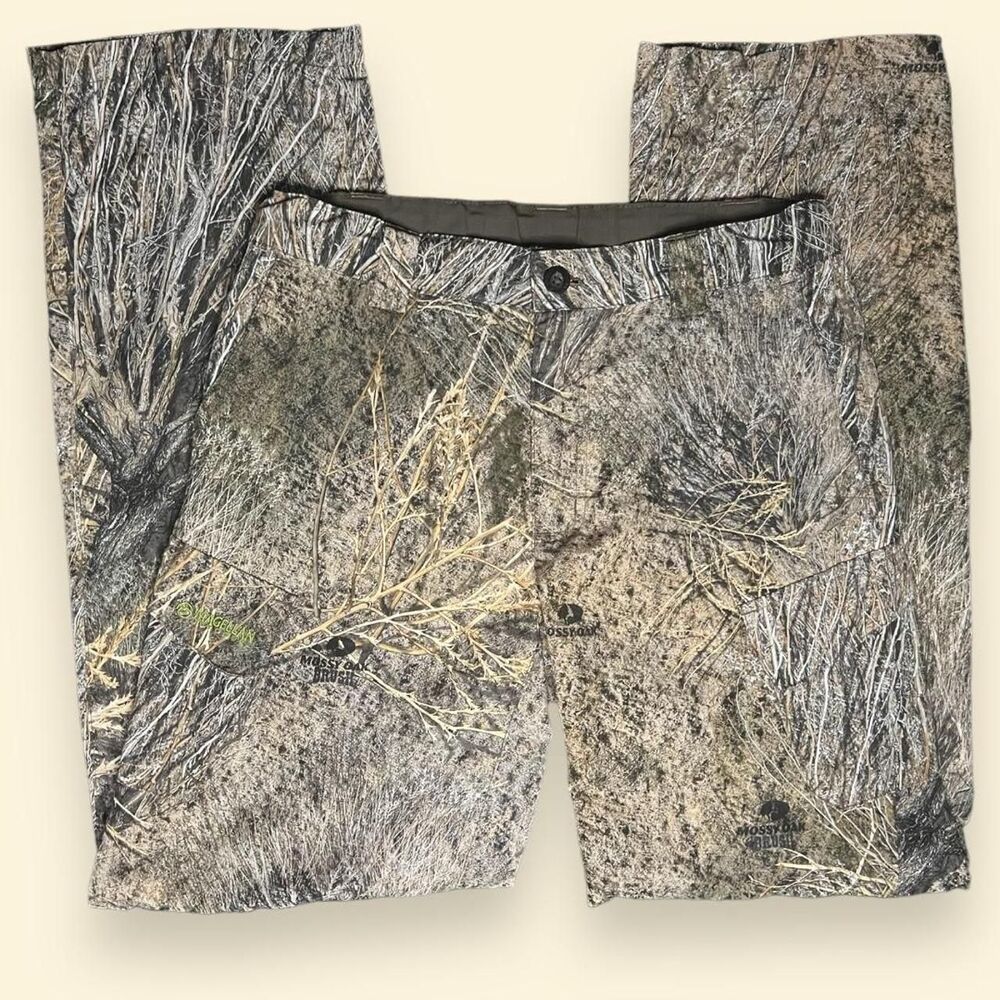 Mossy-oak cargos for women